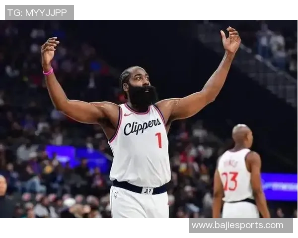 哈登再度燃尽赛场格莱姆斯手肘碰撞引发热议