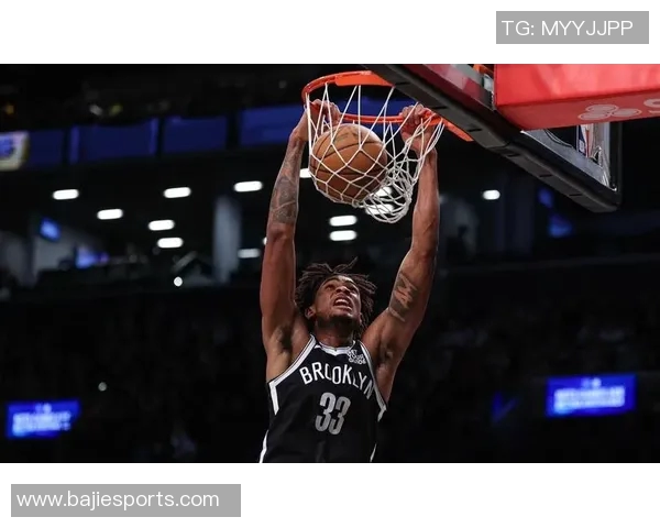 克拉克斯顿内线表现抢眼15分钟内高效拿下11分并抢8篮板 克拉克斯顿内线表现抢眼15分钟内高效拿下11分并抢8篮板