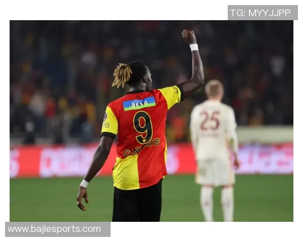 胡尔克39岁仍锋芒毕露生涯853场贡献667球海港年薪1180万创造130球佳绩 胡尔克39岁仍锋芒毕露生涯853场贡献667球海港年薪1180万创造130球佳绩