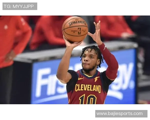 多诺万米切尔半场表现低迷9投仅3中三分球命中率不佳仅得9分4助