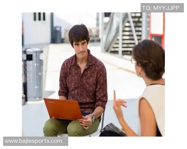 德里克奎因表现抢眼13号秀高效砍下15分6板2帽并导致文班六犯